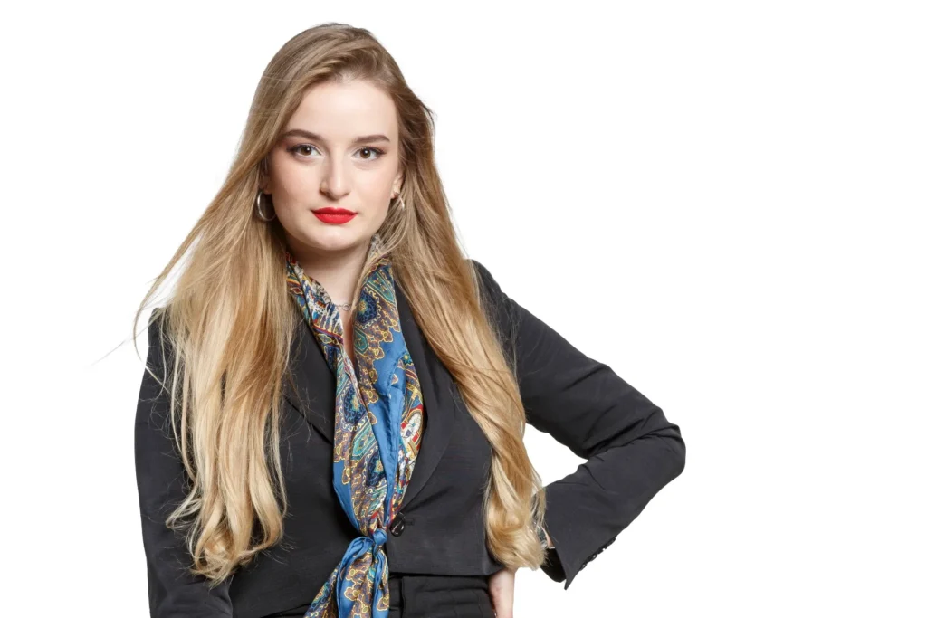 Sadife Destani, real estate manager, Nomad Capitalist – Poslovni portret, bela pozadina